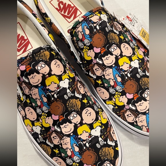 LIMITED EDITION: Vans x Peanuts “The Gang/Black” Classic Slip On Charlie Brown - Picture 4 of 9